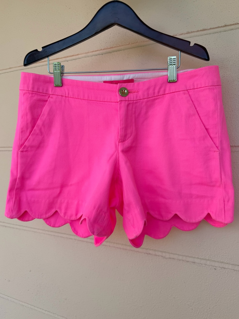 Lilly Pulitzer Neon Pink Scalloped Hem Shorts size 2